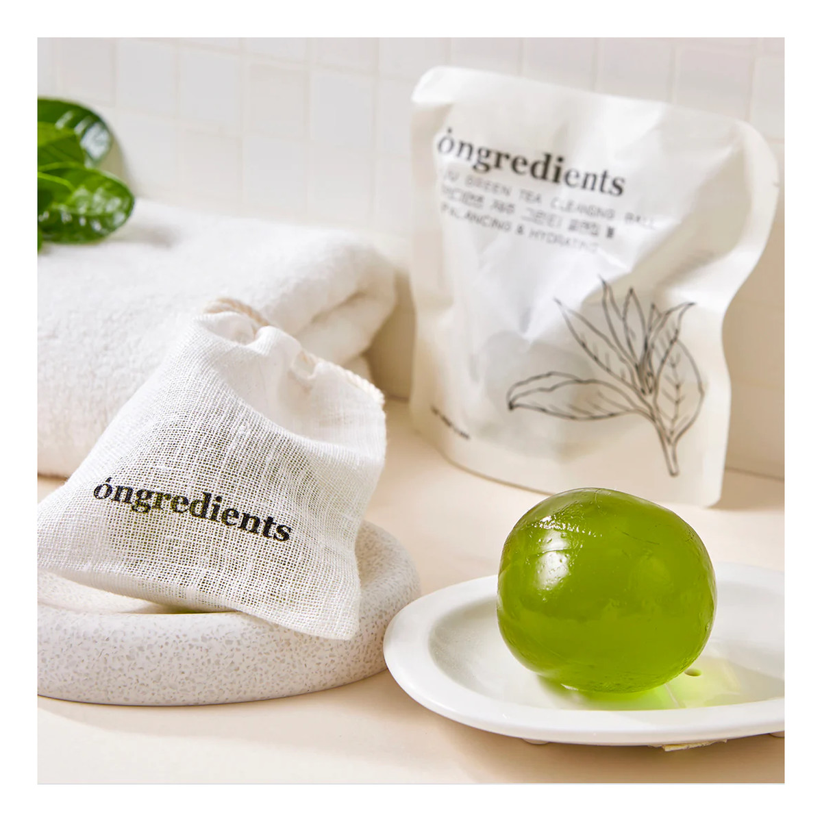 Ongredients Jeju Green Tea Cleansing Ball Żelowa kula do mycia twarzy i ciała 110g
