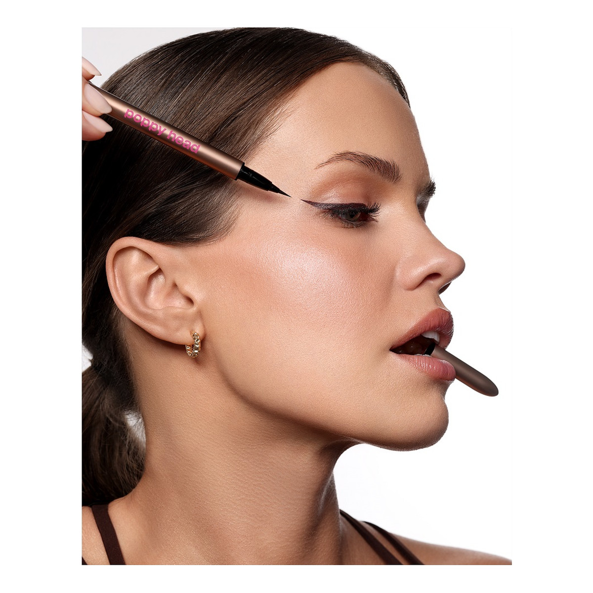 Poppy Head Inkfluence eyeliner w pisaku z pędzelkową końcówką