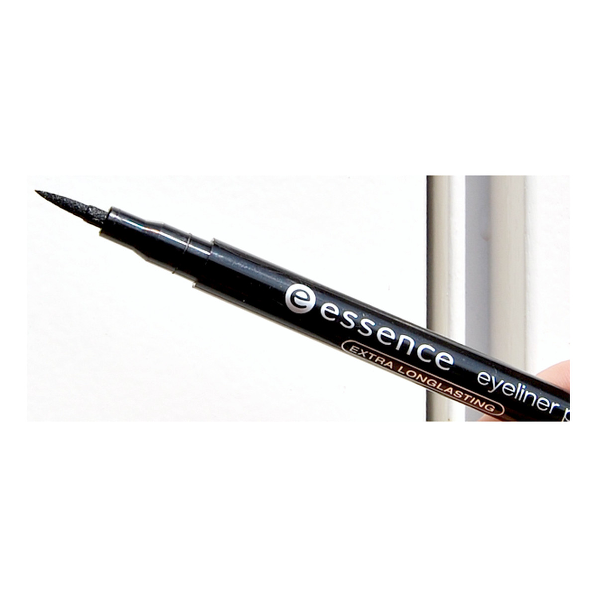 Essence Extra Longlasting Eyeliner Pen Trwały Eyeliner W Pisaku