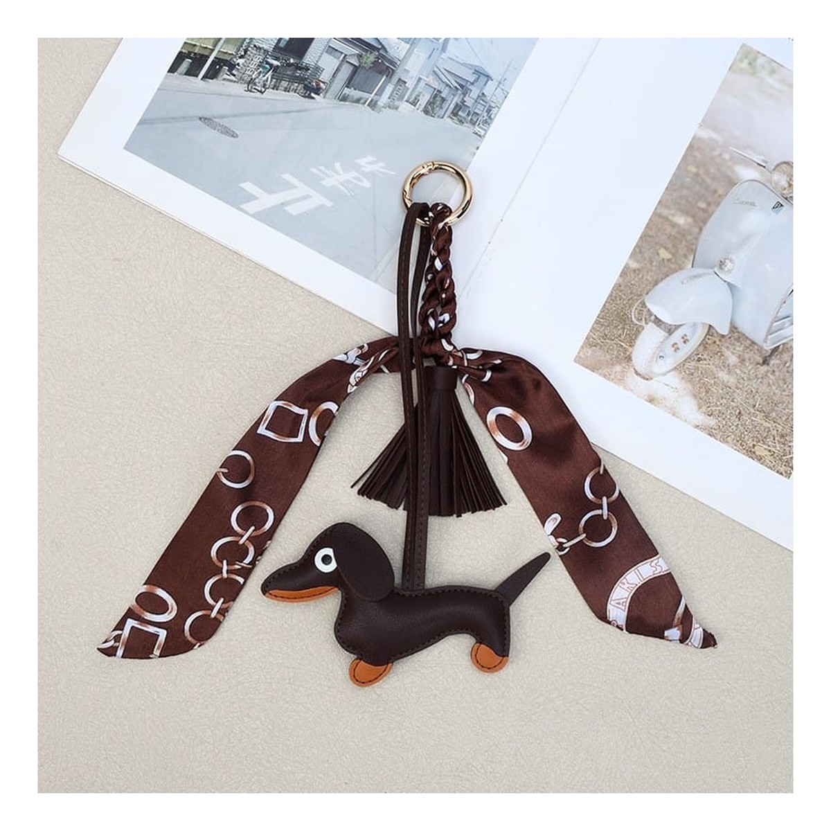 Brelok do kluczy skórzany JAMNIK czarny z frędzlami BRL374BR