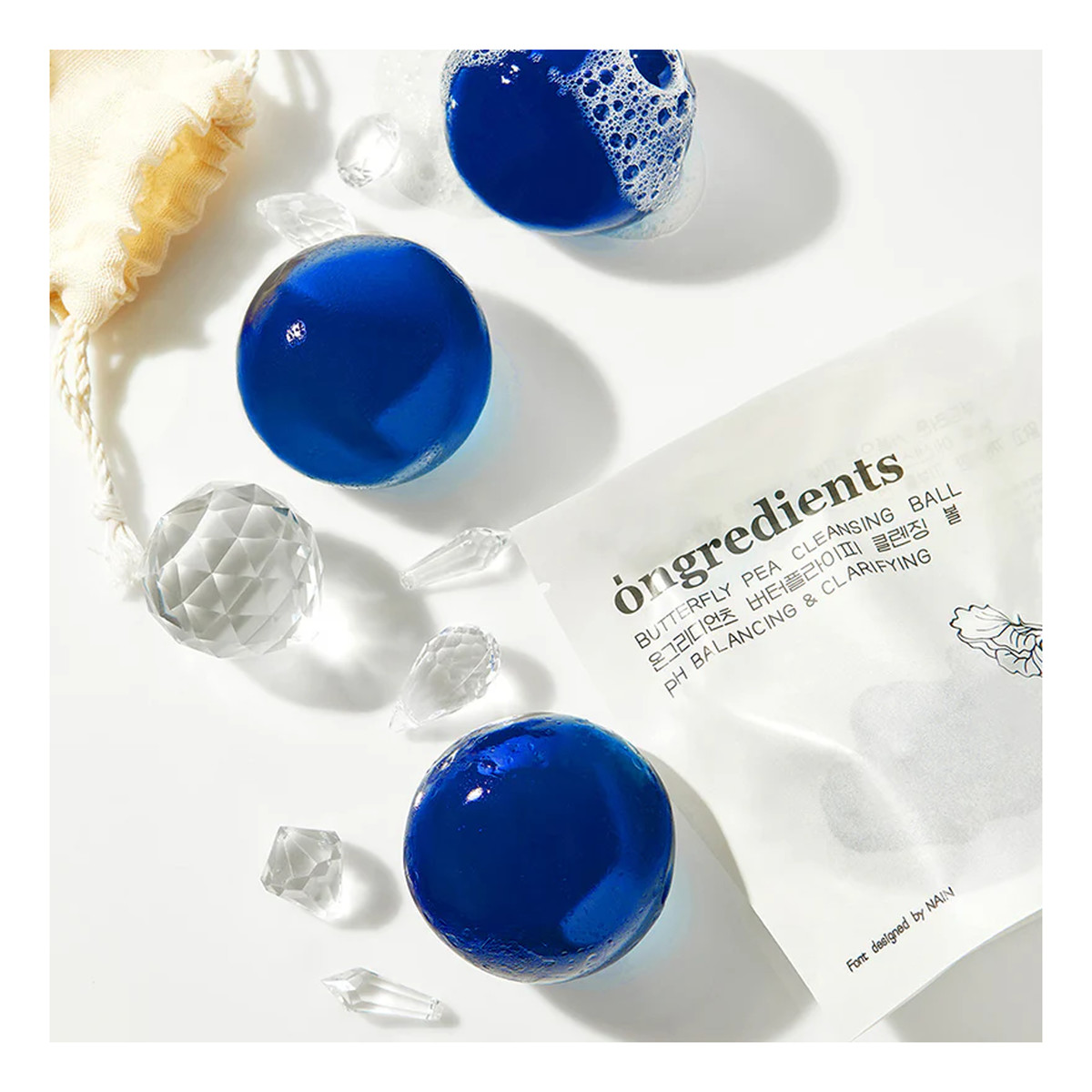 Ongredients Butterfly Pea Cleansing Ball Żelowa kula do mycia twarzy i ciała 110g