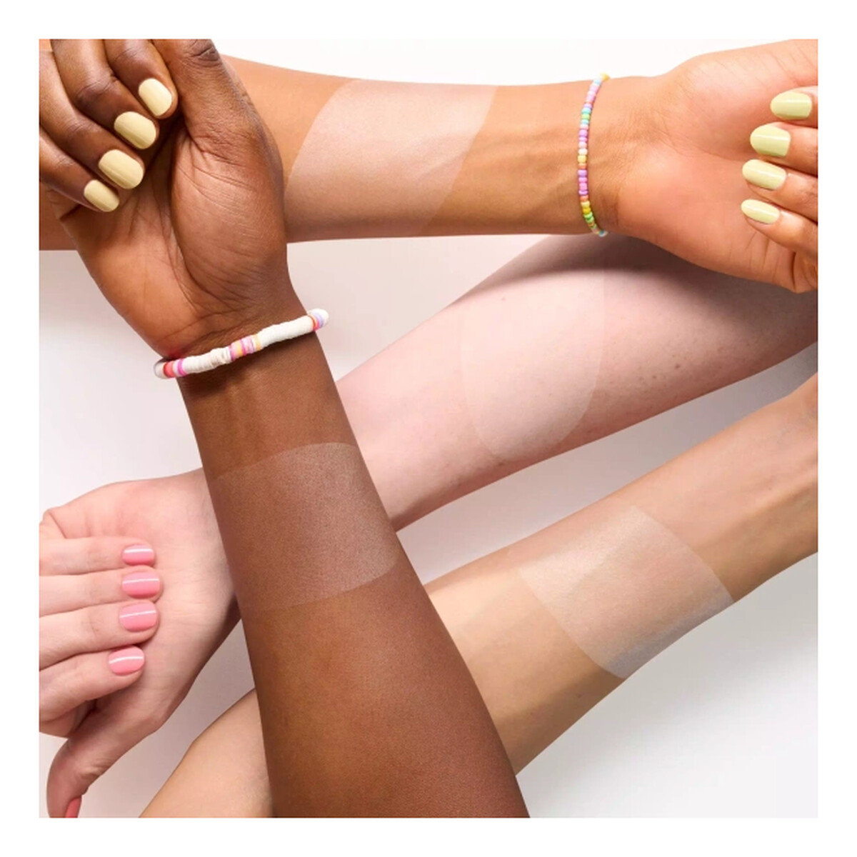 Essence All About Soft Glow Wodoodporny puder do twarzy 8g