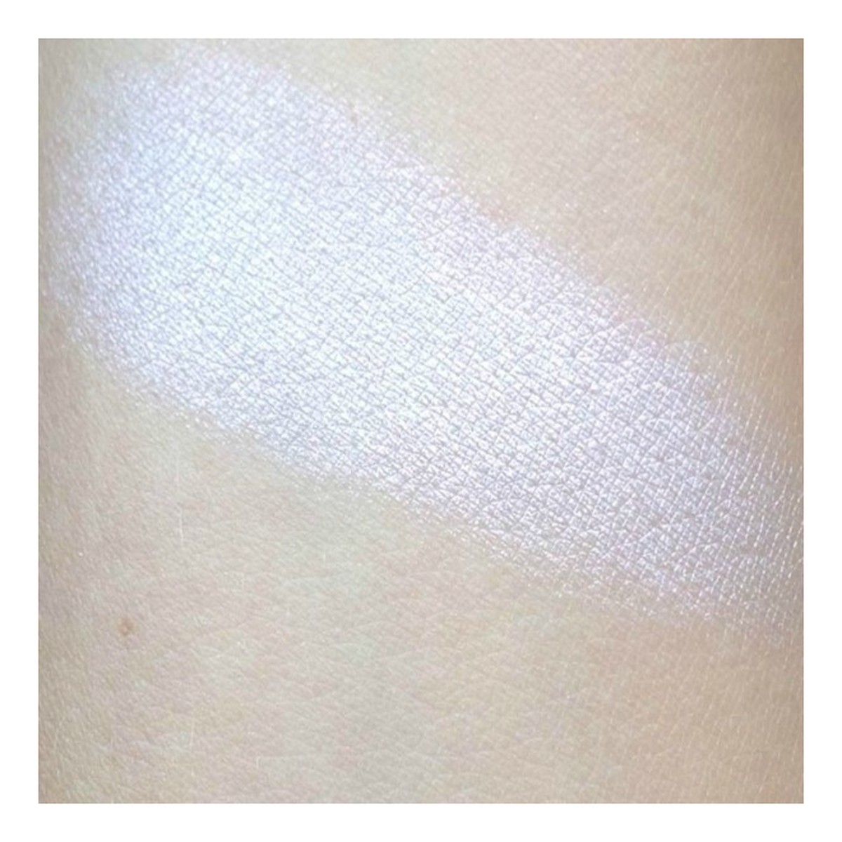 Makeup Revolution I Heart Makeup Blushing Hearts Goddess of Love Triple Baked Highlighter Rozświetlacz Do Twarzy 10g