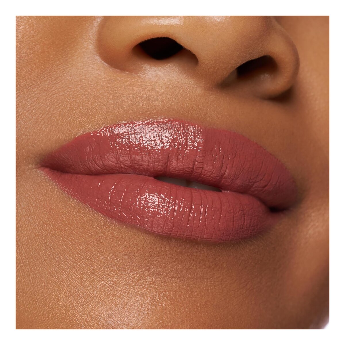 Essence Satin Glow Lśniąca pomadka do ust 1000ml