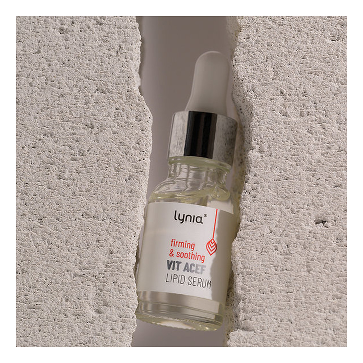 Ujędrniająco-łagodzące serum lipidowe z witaminami A,C,E i F