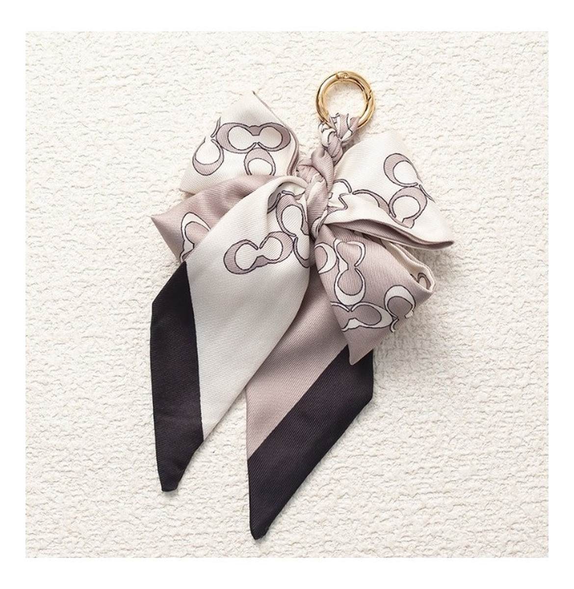 Brelok do kluczy elegancki wzór kokarda BRL373