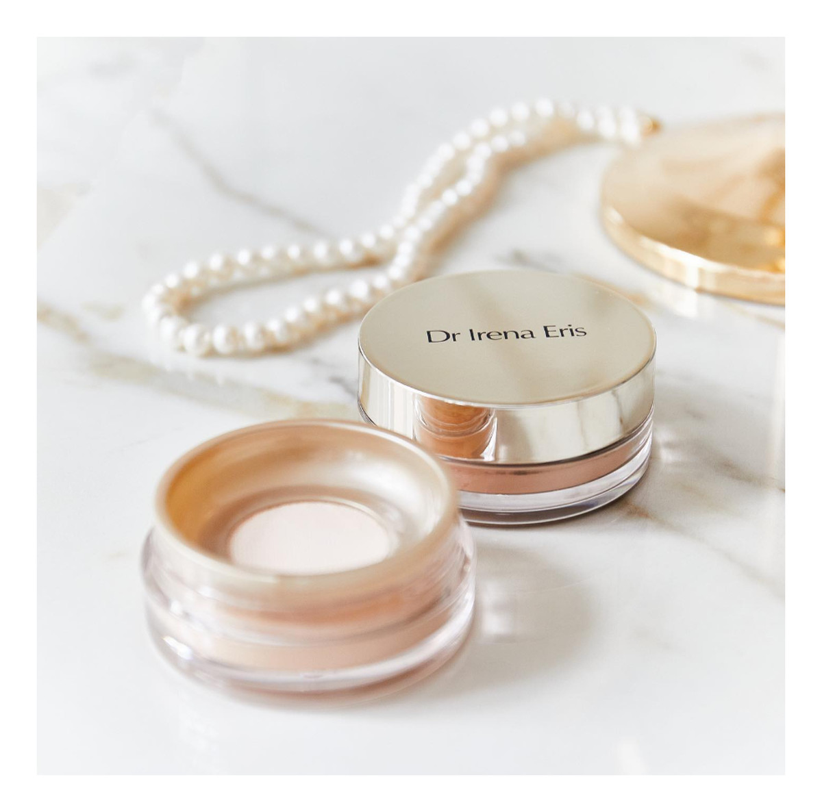 Ultralekki puder utrwalający makijaż