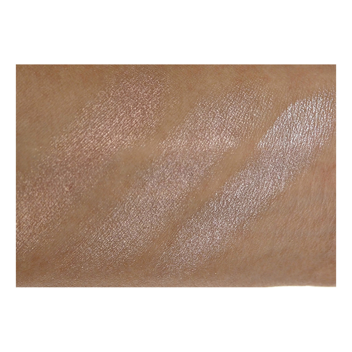 Makeup Revolution I Love Make Up Blushing Hearts Potrójnie Wypiekany Róż Bronzer Do Twarzy 10g