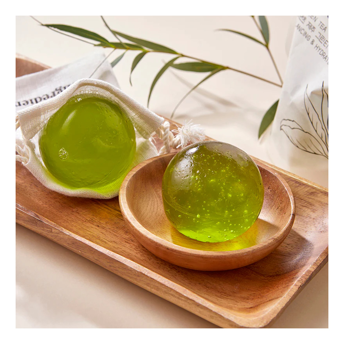 Ongredients Jeju Green Tea Cleansing Ball Żelowa kula do mycia twarzy i ciała 110g