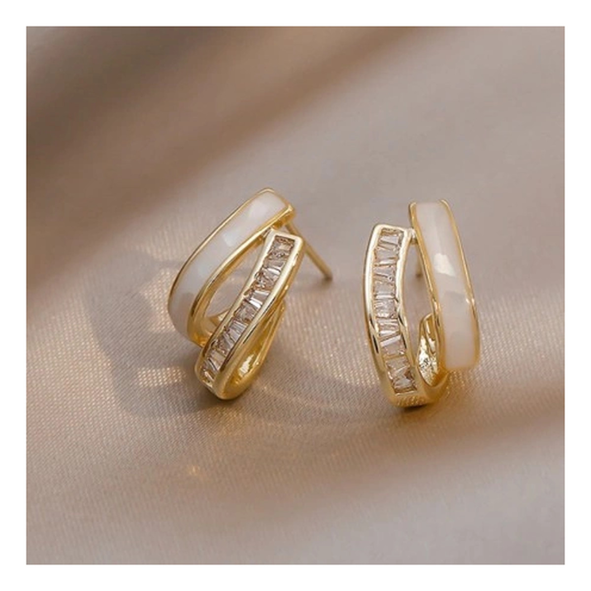 Ecarla Kolczyki ze stali szlachetnej pozłacane 14k złotem, cyrkonie masa perłowa KST3514 2g