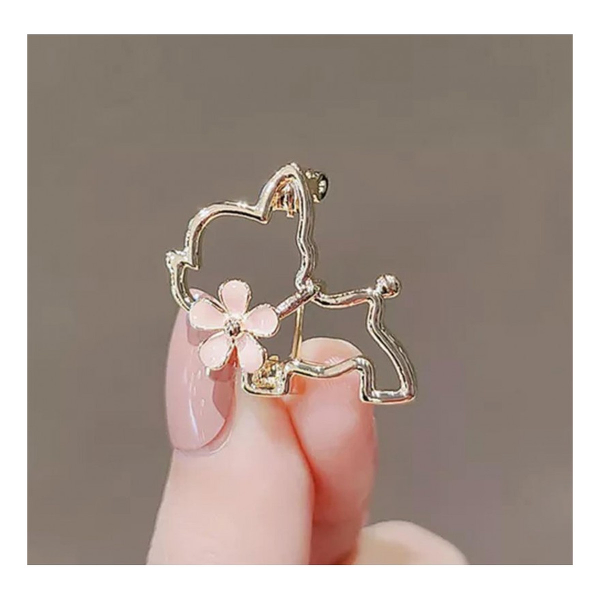 Ecarla Broszka ozdobna emaliowana - piesek z kwiatkiem BZ210